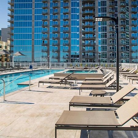 Placemakr Premier Sobro Nashville Luaran gambar The pool at the Ritz-Carlton, Downtown, Los Angeles