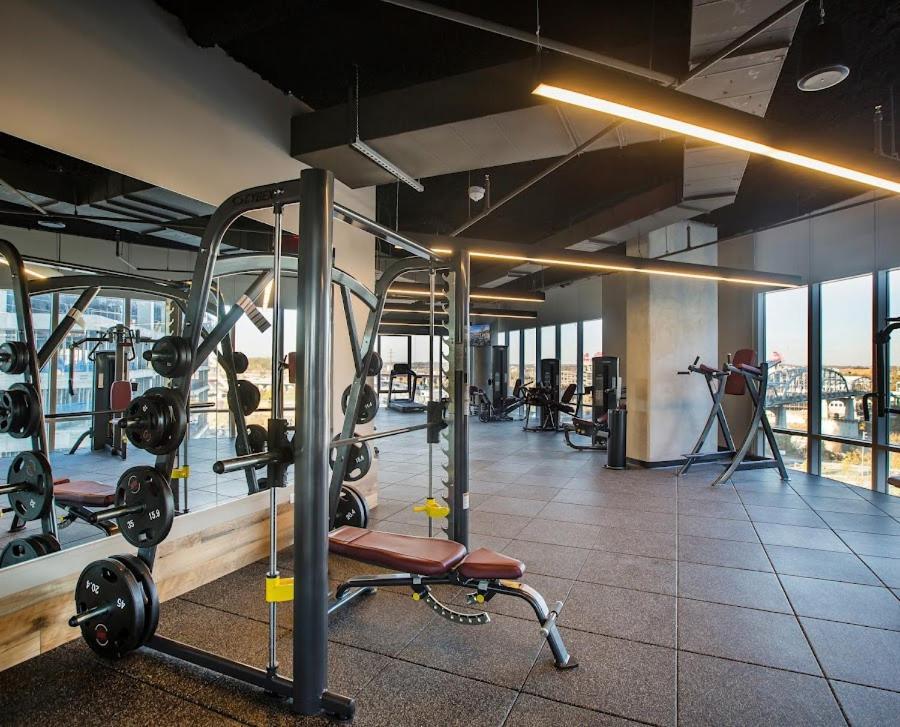 Placemakr Premier Sobro Nashville Luaran gambar The gym at the 100th floor