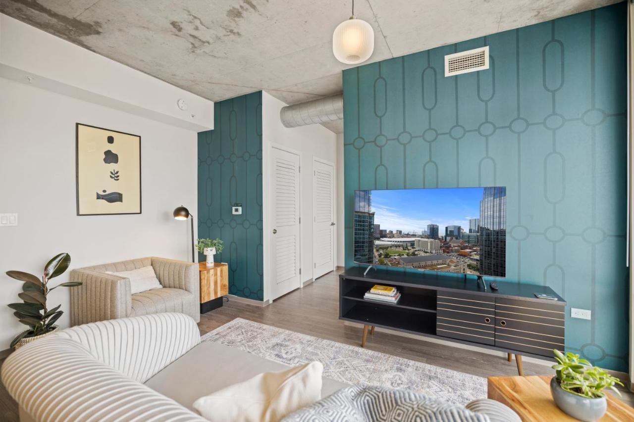 Placemakr Premier Sobro Nashville Luaran gambar A staged living room