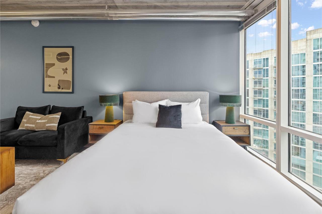 Placemakr Premier Sobro Nashville Luaran gambar A bedroom at the Hilton Anatole