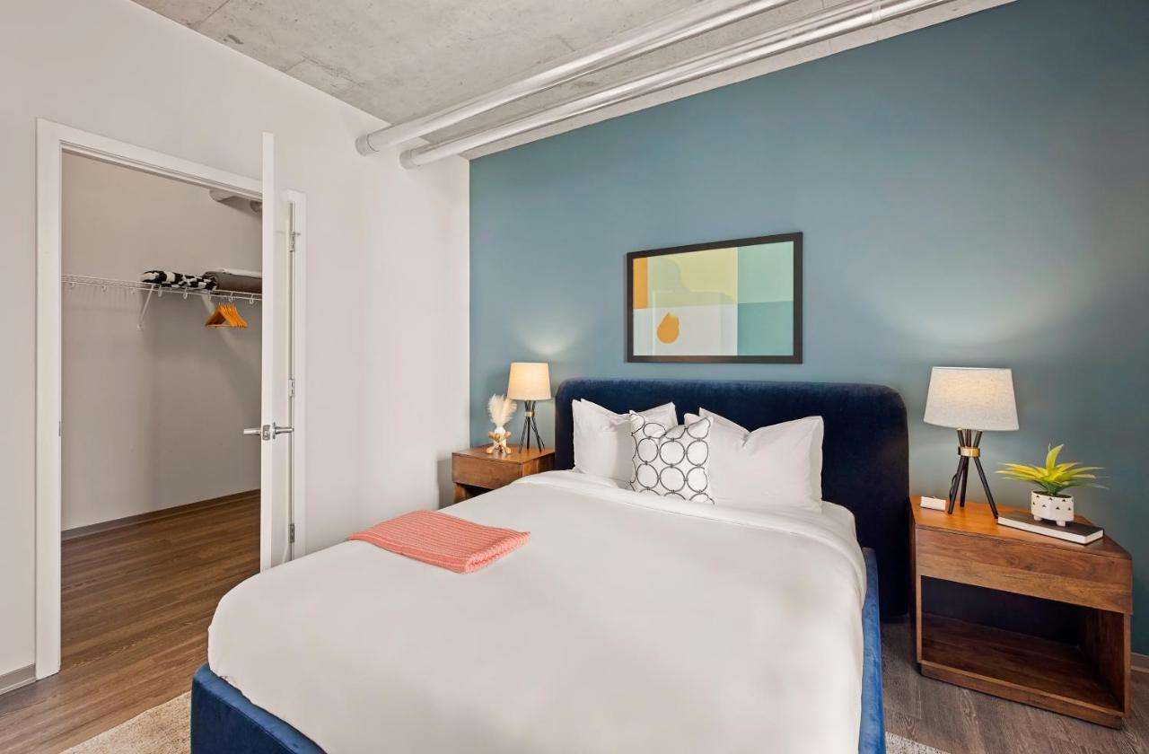 Placemakr Premier Sobro Nashville Luaran gambar A bedroom at the Hotel Valencia