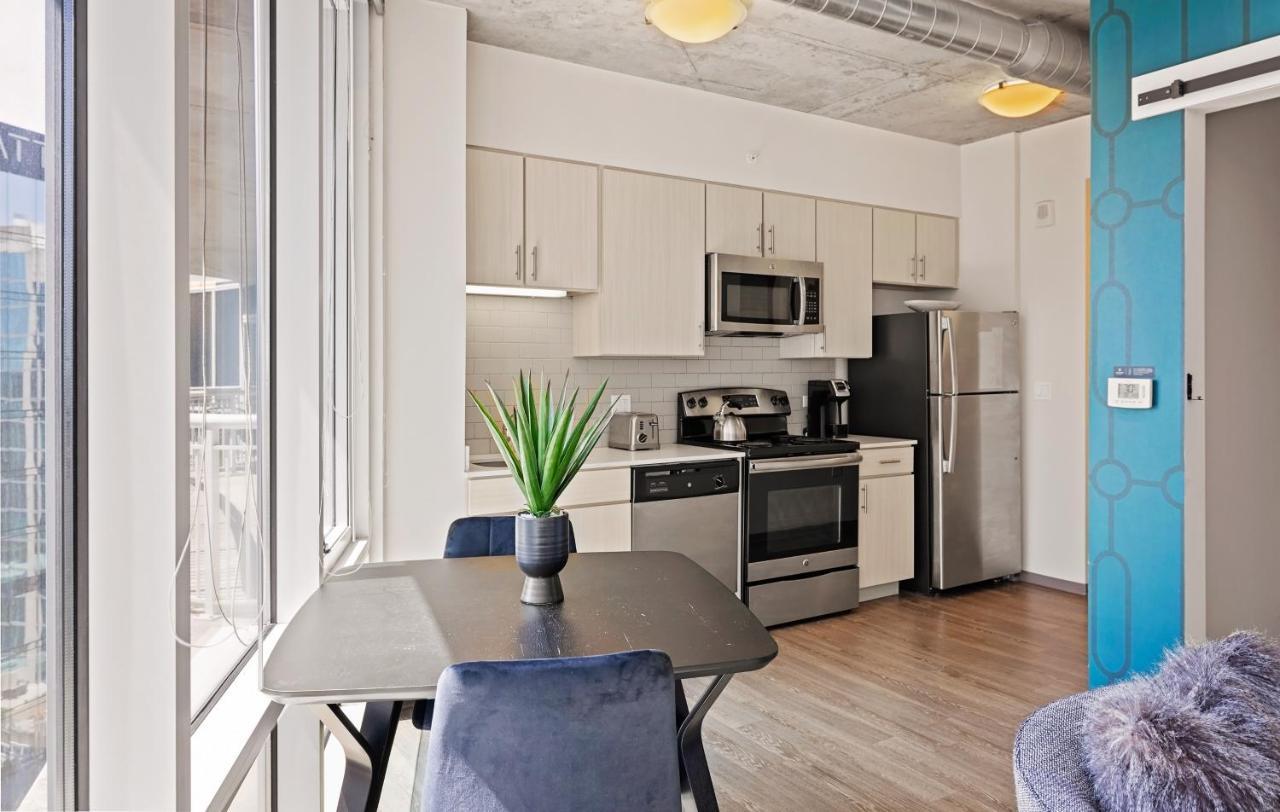 Placemakr Premier Sobro Nashville Luaran gambar A kitchen in a typical apartment