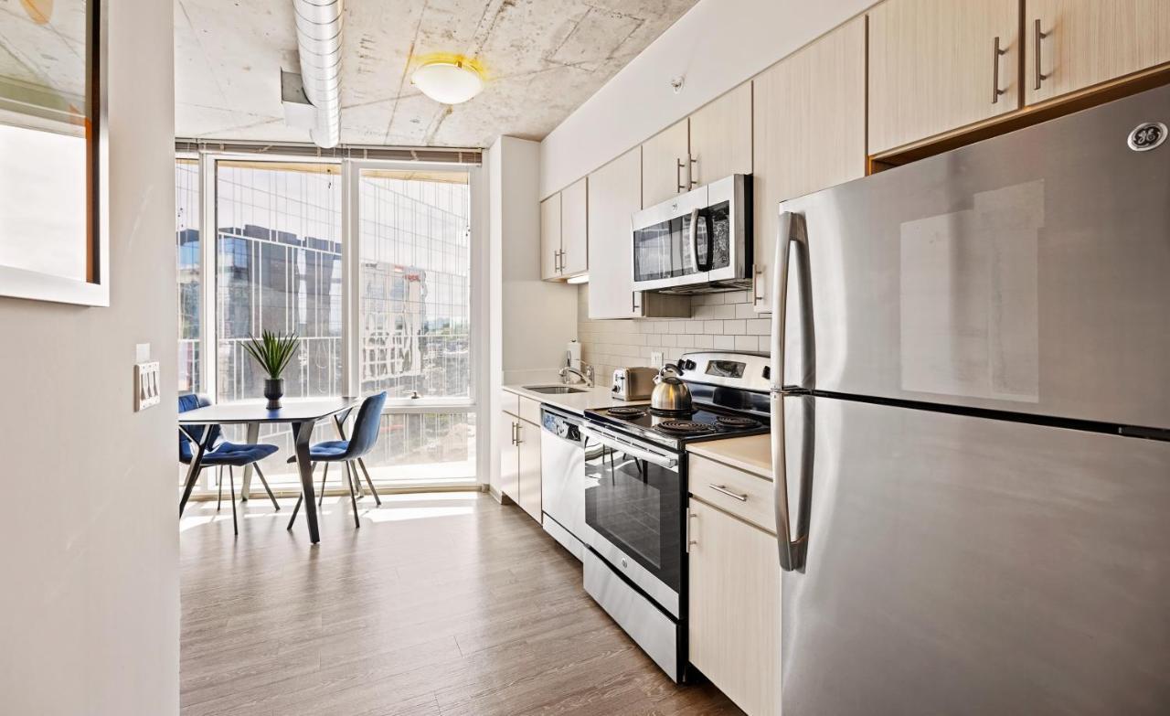 Placemakr Premier Sobro Nashville Luaran gambar A kitchen in a typical apartment