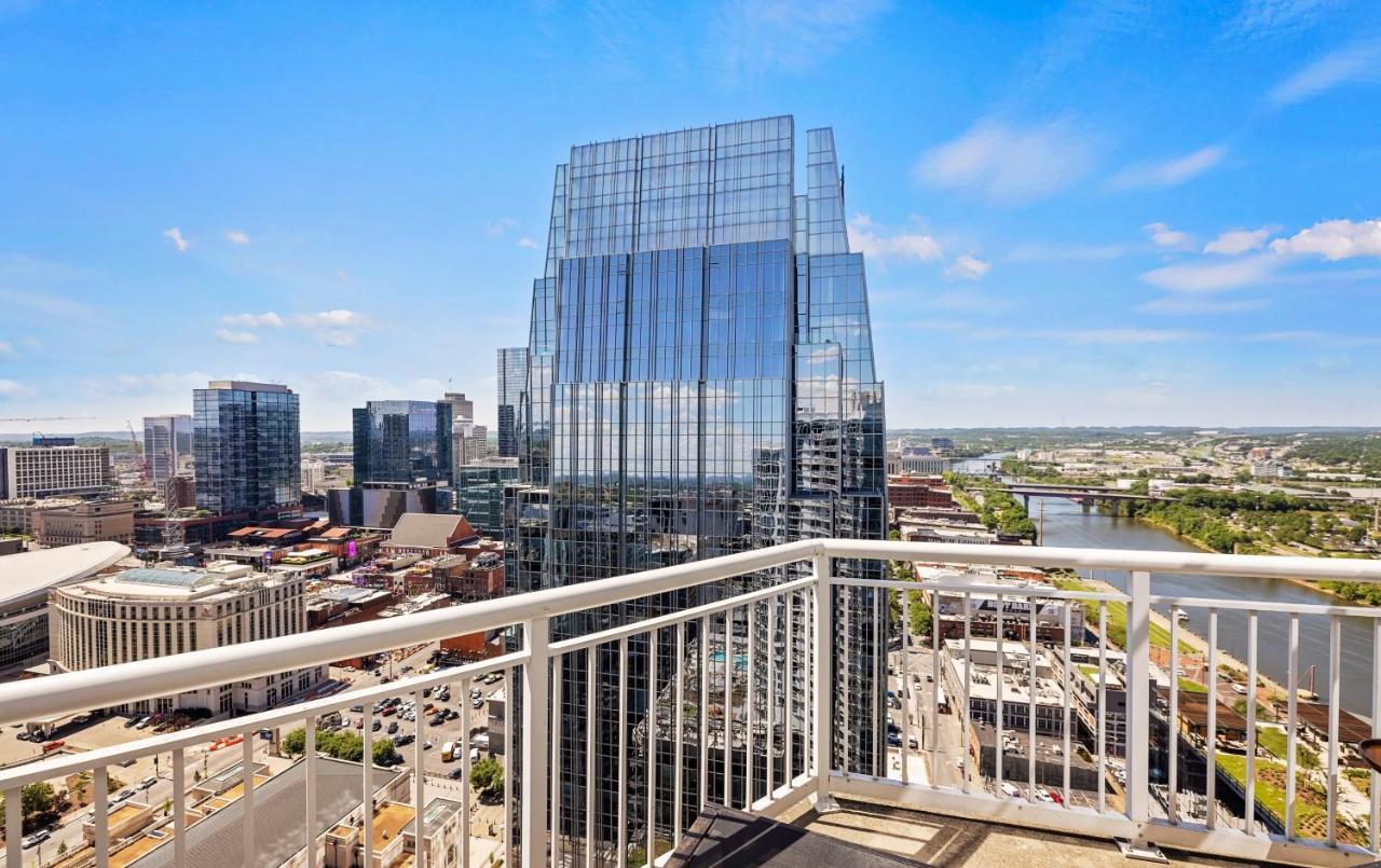 Placemakr Premier Sobro Nashville Luaran gambar The modern residential complex, One Riverfront Plaza, in 2015