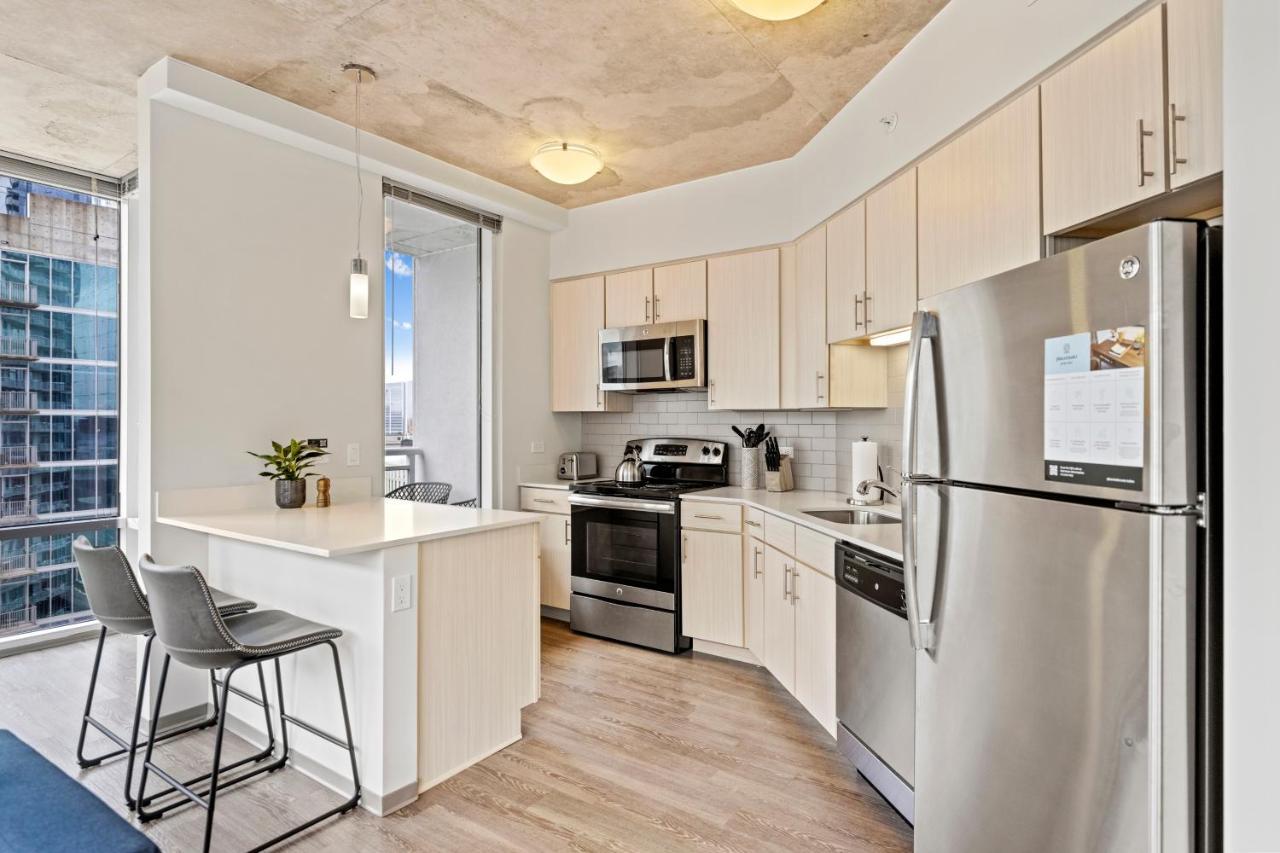 Placemakr Premier Sobro Nashville Luaran gambar A kitchen in a typical apartment