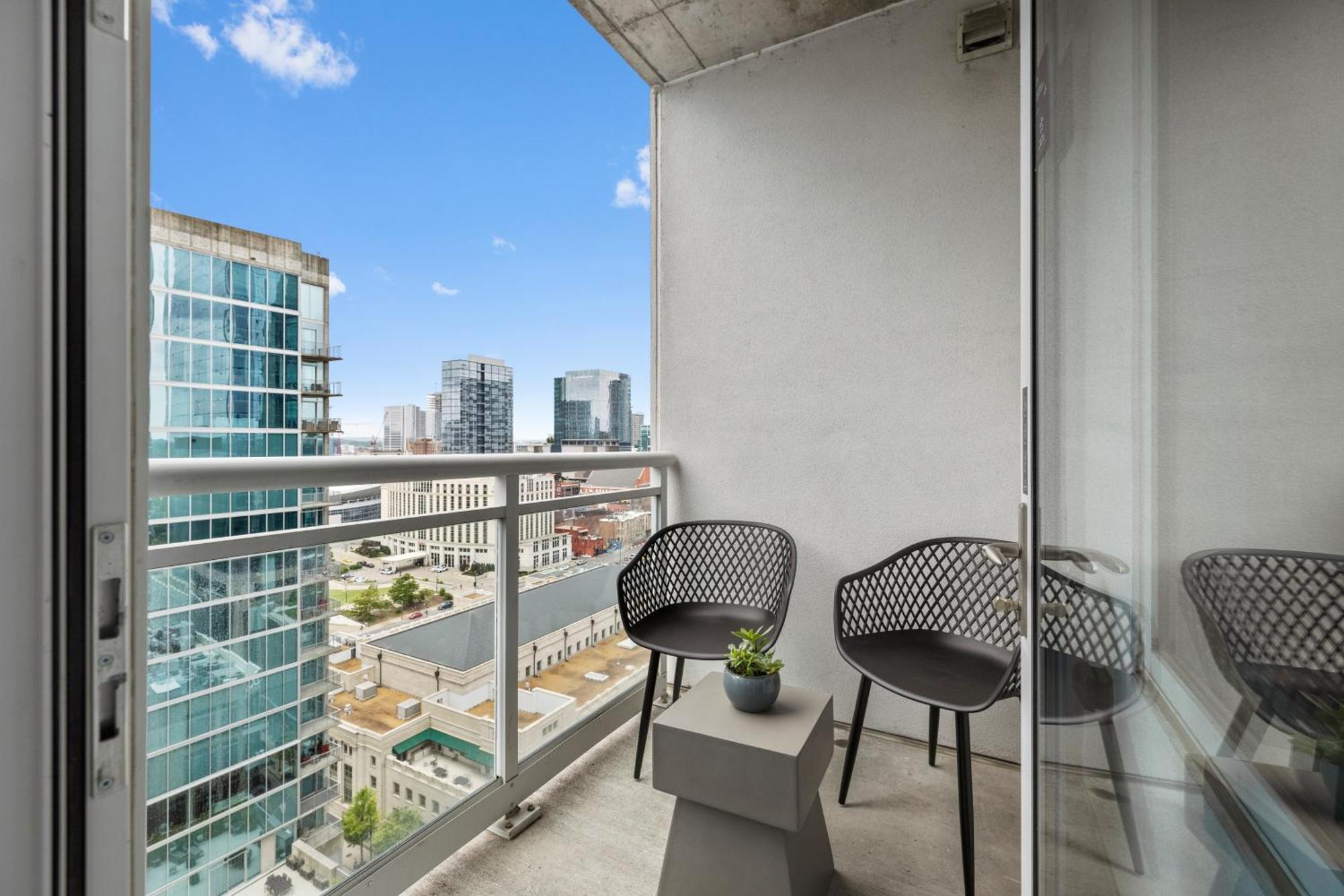 Placemakr Premier Sobro Nashville Luaran gambar Balcony