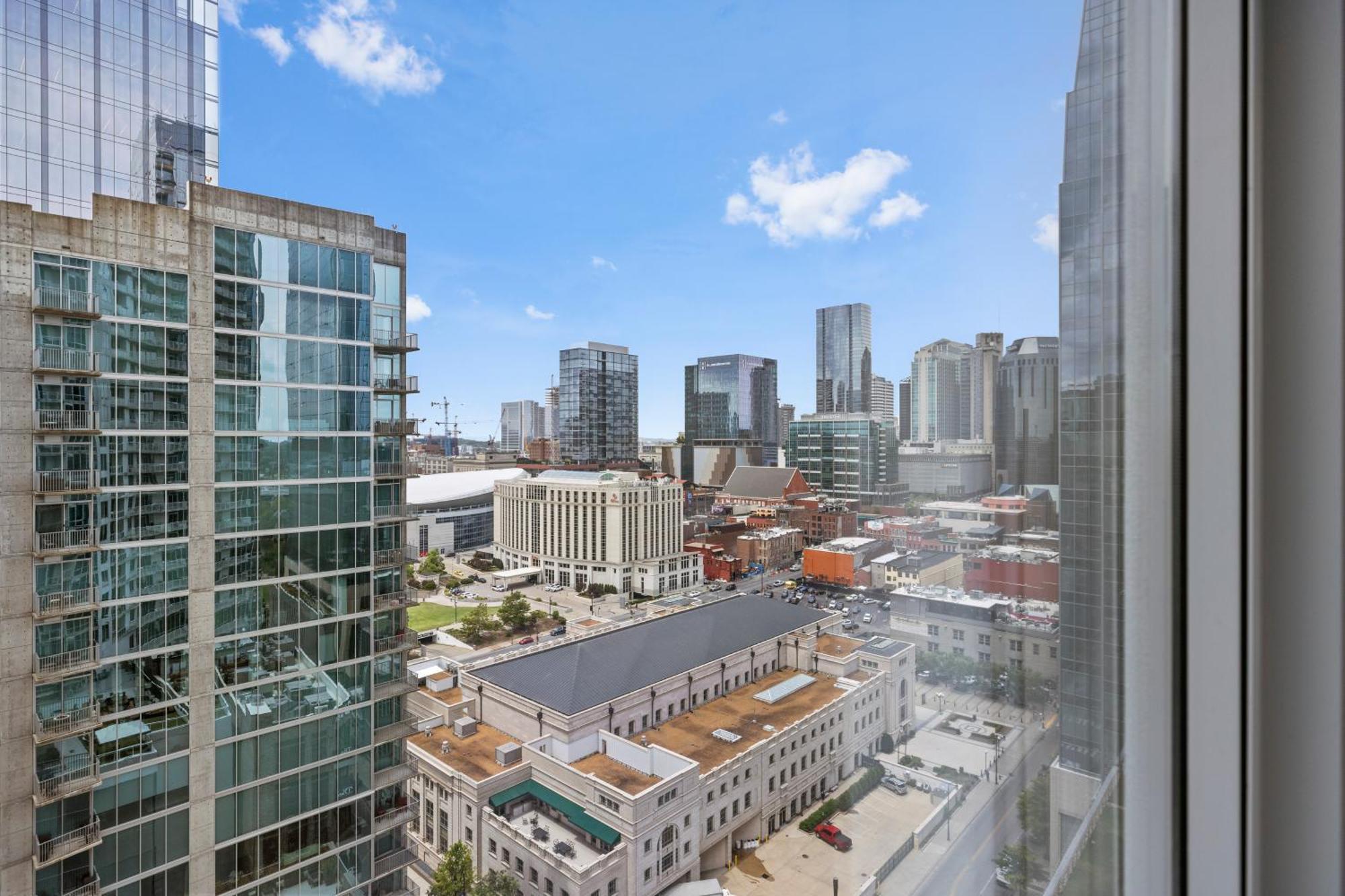 Placemakr Premier Sobro Nashville Luaran gambar View from a window of the building